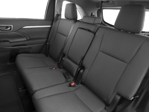 Used 2016 Toyota Highlander LE AWD/4WD image 17