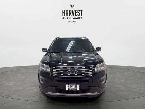 Used 2017 Ford Explorer XLT w/ Equipment Group 202A AWD/4WD image 11