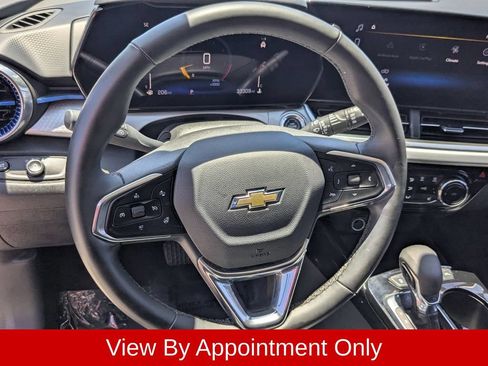 Used 2025 Chevrolet Trax LT w/ LT Convenience Package FWD image 21