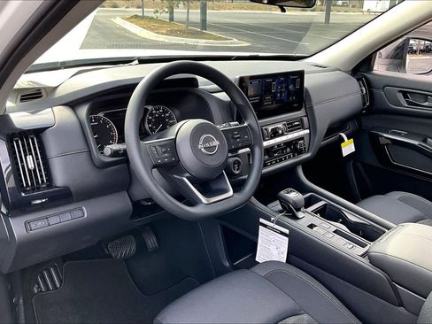 New 2026 Nissan Pathfinder S image 8