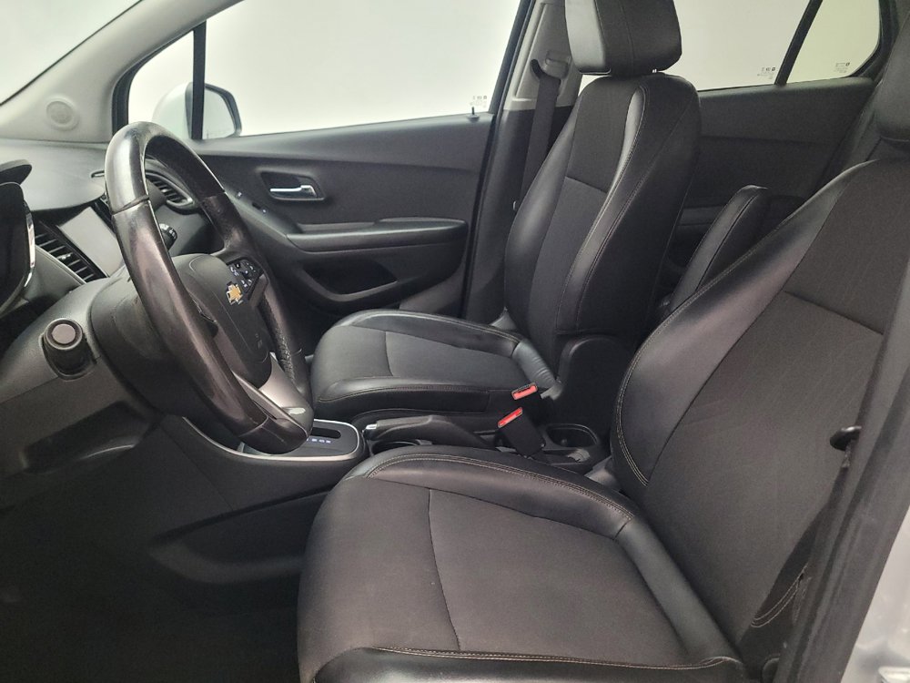 Used 2022 Chevrolet Trax LT w/ LT Convenience Package AWD/4WD image 17