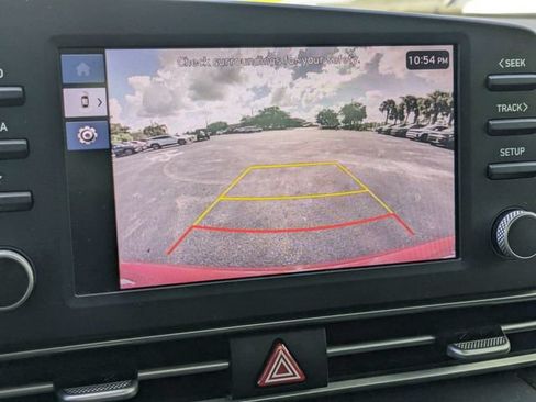 Used 2024 Hyundai Elantra SE FWD image 25