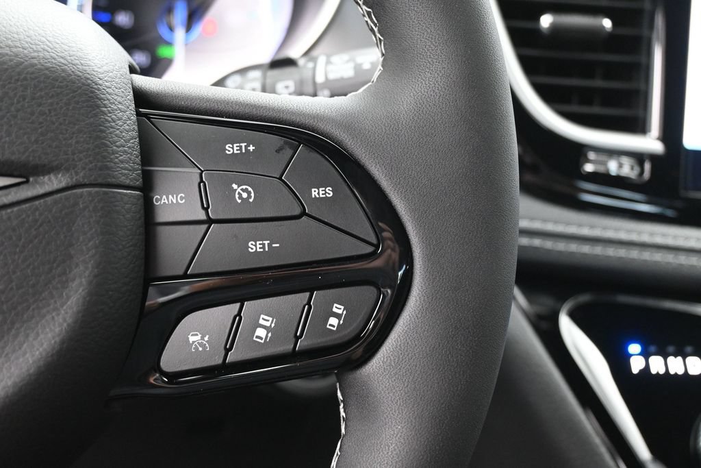New 2027 Chrysler Pacifica Limited w/ Family Tech Group FWD image 30