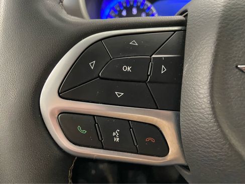 Used 2024 Chrysler Pacifica Touring-L FWD image 25