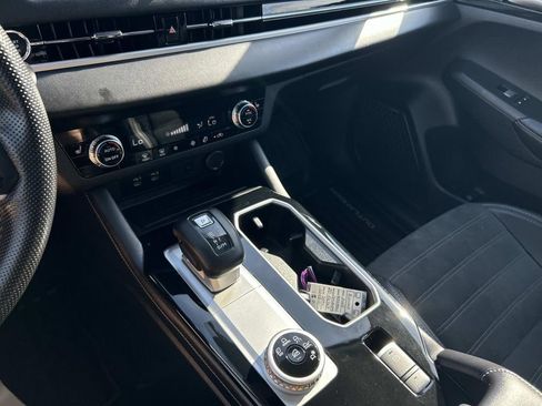 Used 2025 Mitsubishi Outlander SE image 30
