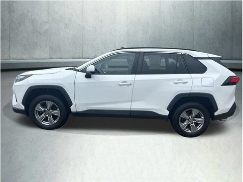 Used 2022 Toyota RAV4 XLE w/ Convenience Package AWD/4WD image 2