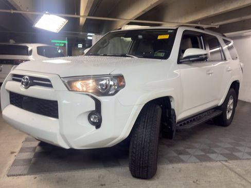 Used 2024 Toyota 4Runner SR5 Premium image 3