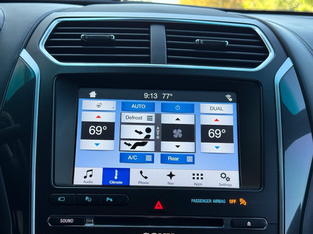 Used 2017 Ford Explorer Platinum AWD/4WD image 10