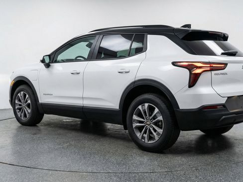 Used 2025 Chevrolet Equinox LT FWD image 6