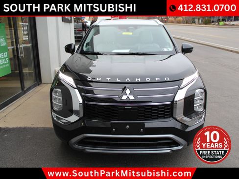 Used 2025 Mitsubishi Outlander AWD image 4