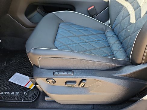 New 2026 Volkswagen Atlas Cross Sport SEL Premium R-Line image 12