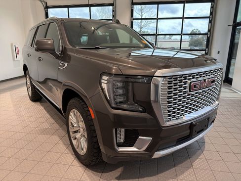 Used 2021 GMC Yukon Denali w/ Advanced Technology Package image 7