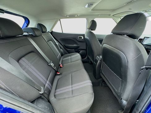 Used 2023 Hyundai Venue SEL image 18