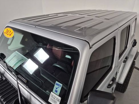 Used 2024 Jeep Wrangler Unlimited Rubicon 392 AWD/4WD image 9