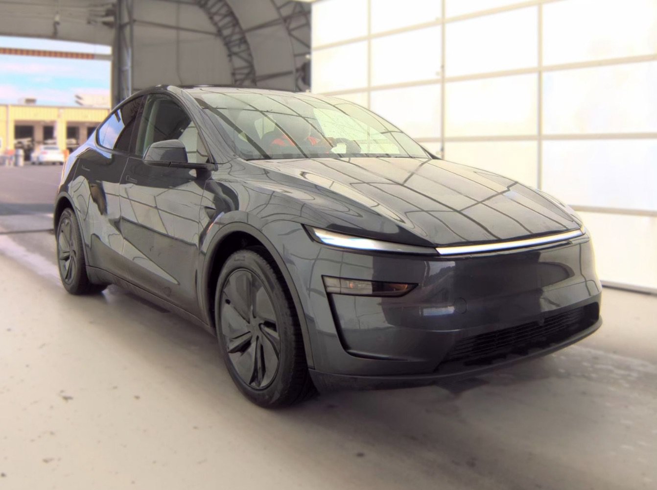 Used 2026 Tesla Model Y Long Range RWD image 3
