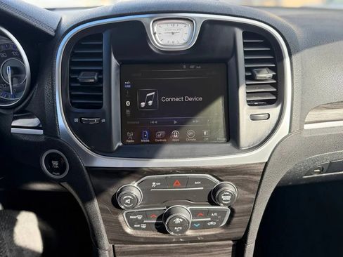 Used 2016 Chrysler 300 Limited image 42