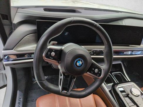 Used 2023 BMW i7 xDrive60 AWD/4WD image 11