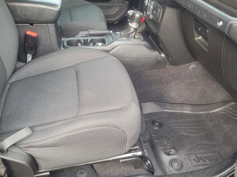 Used 2020 Jeep Wrangler Unlimited Sport AWD/4WD image 29