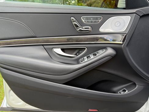 Used 2017 Mercedes-Benz S 550 4MATIC Sedan image 40