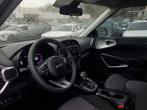 New 2025 Kia Soul LX image 18