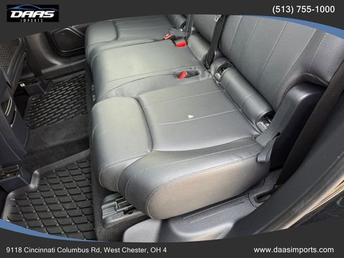 Used 2021 Mercedes-Benz GLB 250 4MATIC w/ Premium Package image 19