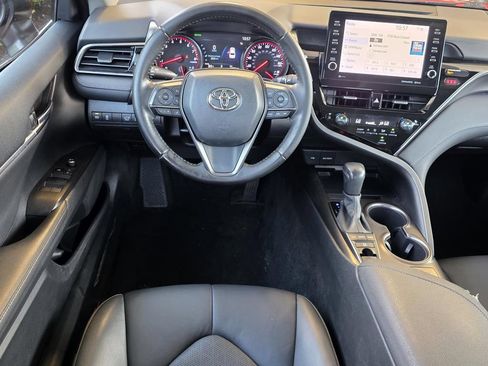 Used 2022 Toyota Camry XSE FWD image 11