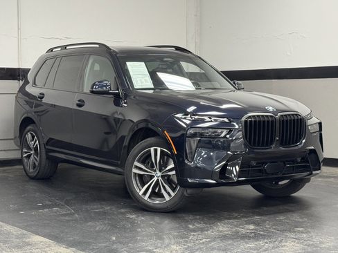 Used 2023 BMW X7 xDrive40i w/ M Sport Package image 2