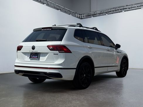 Used 2022 Volkswagen Tiguan SE R-Line image 5