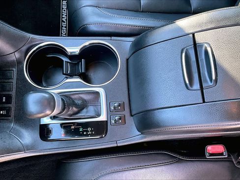 Used 2018 Toyota Highlander XLE image 14