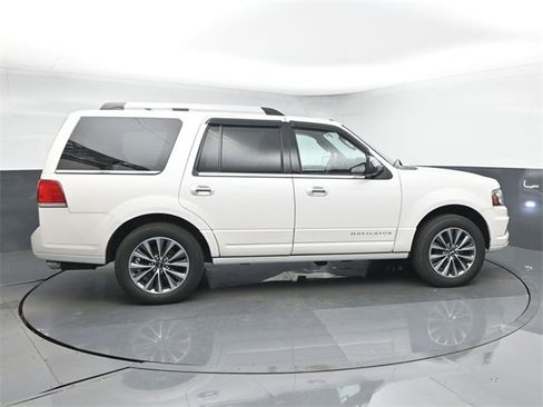 Used 2015 Lincoln Navigator Base image 8