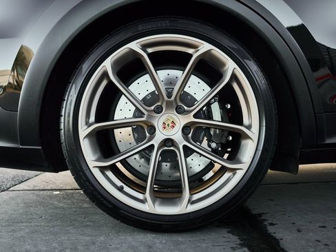 Used 2023 Porsche Cayenne Turbo GT image 27