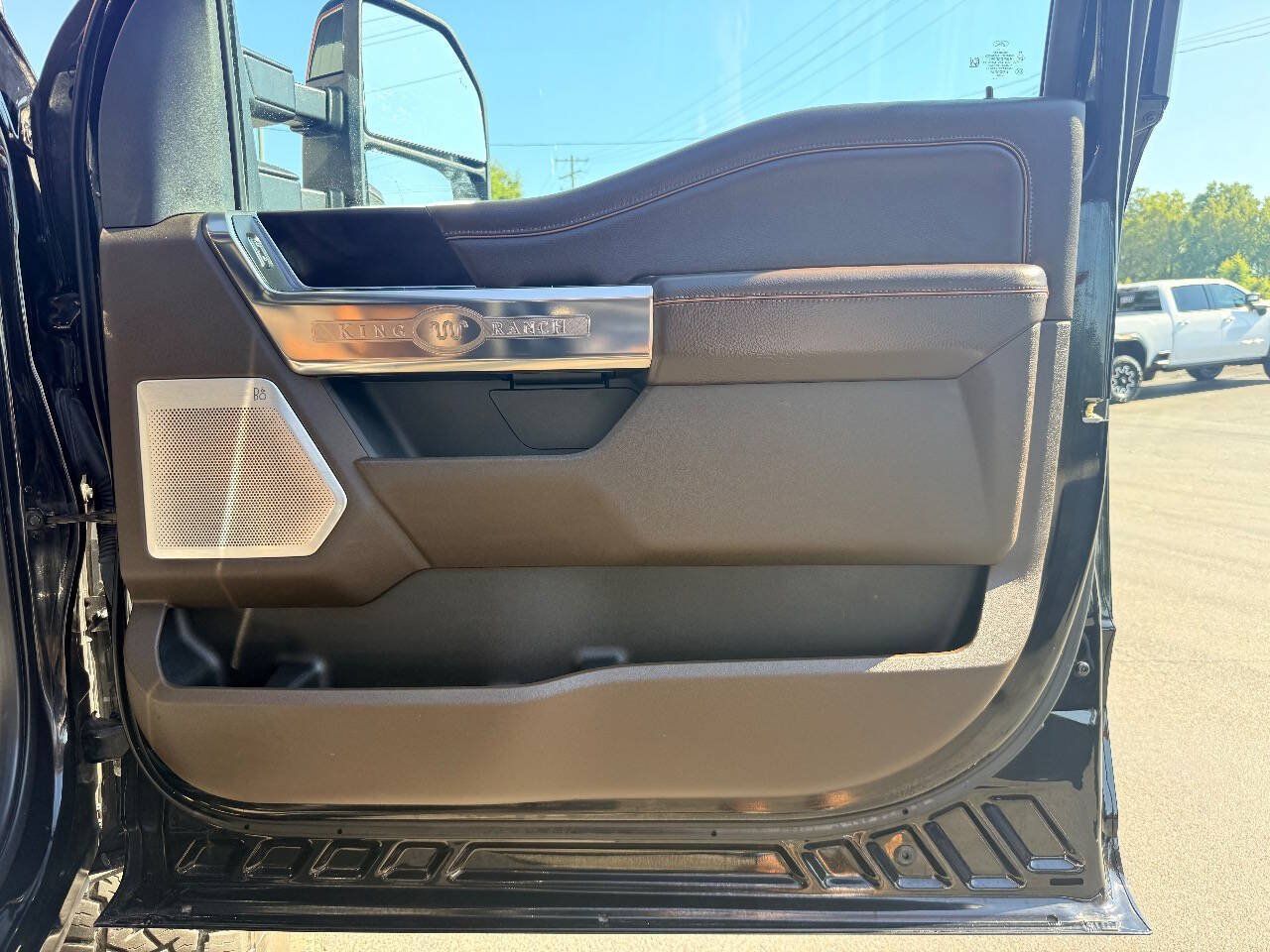 Used 2024 Ford F350 King Ranch w/ FX4 Off-Road Package AWD/4WD image 37