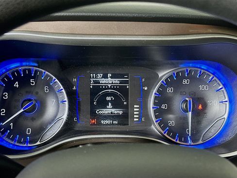 Used 2018 Chrysler Pacifica L image 19