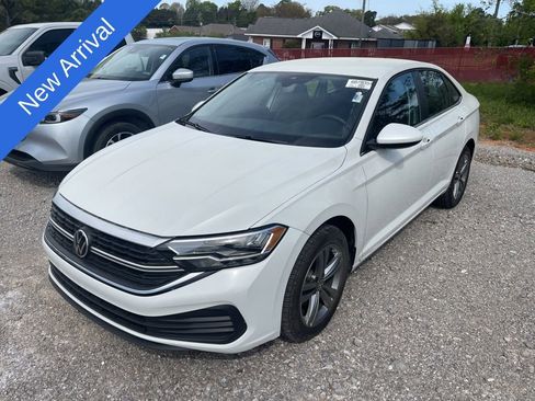 Used 2023 Volkswagen Jetta SE image 1
