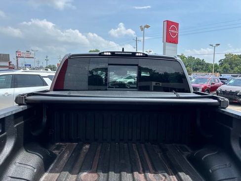 Used 2024 Nissan Titan SV w/ SV Convenience Package RWD image 8