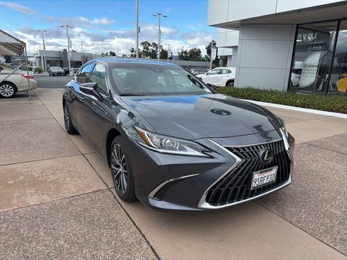 Used 2025 Lexus ES 300h w/ Premium Package image 1