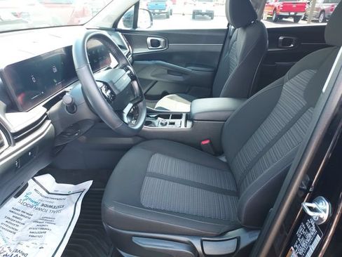 Used 2026 Kia Sorento LX FWD image 9