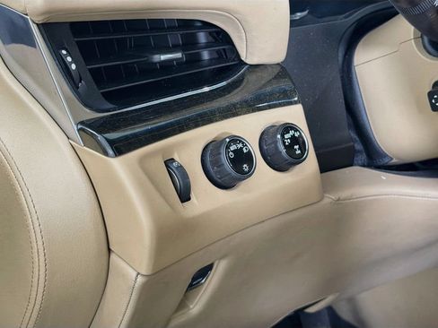 Used 2019 Cadillac Escalade Platinum AWD/4WD image 11