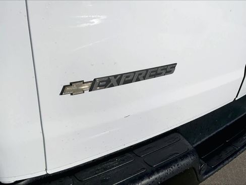 Used 2022 Chevrolet Express 2500 w/ Driver Convenience Package image 25