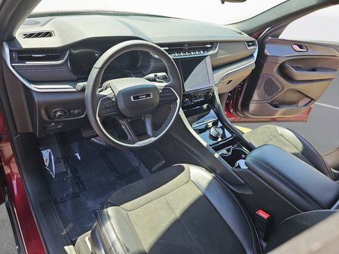 Certified 2023 Jeep Grand Cherokee Altitude AWD/4WD image 16