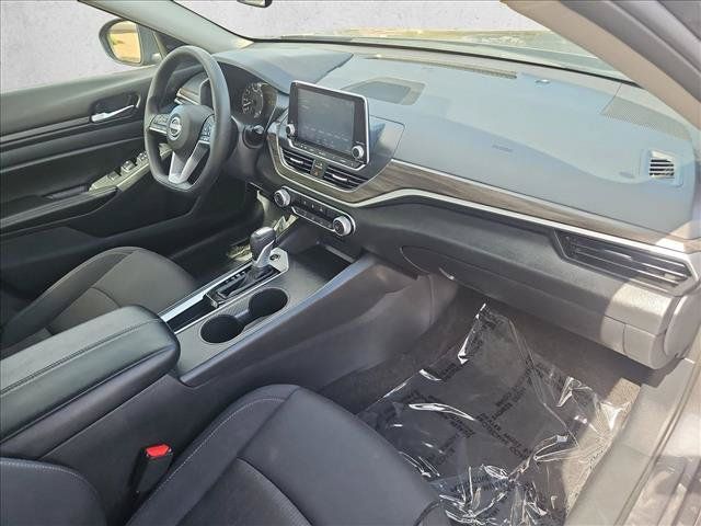 Used 2025 Nissan Altima 2.5 SV FWD image 20