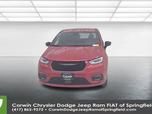 Certified 2026 Chrysler Pacifica Select image 5