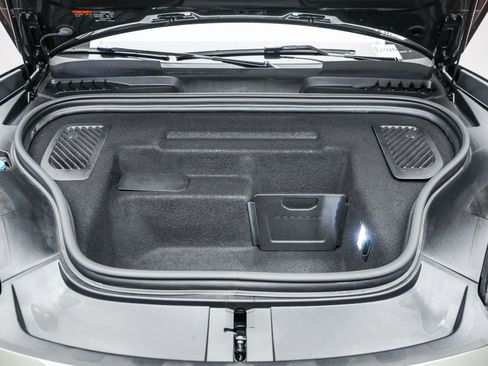 Certified 2025 Porsche Macan 4S Electric image 31