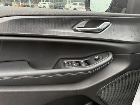 New 2025 Jeep Grand Cherokee Altitude image 10