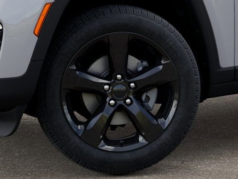 New 2025 Jeep Grand Cherokee Limited w/ Black Appearance Package image 8