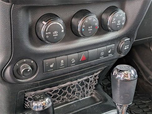 Used 2018 Jeep Wrangler Unlimited Sahara w/ Connectivity Group image 20