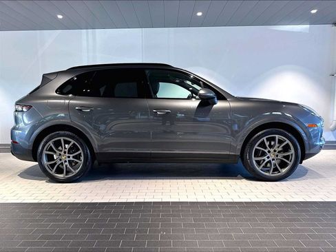 Used 2023 Porsche Cayenne AWD/4WD image 11