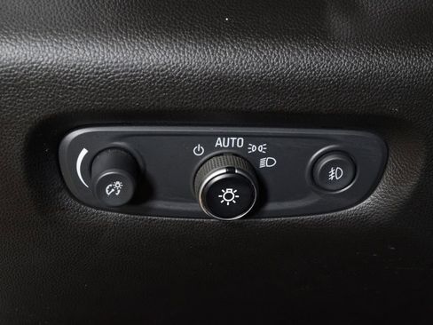 Used 2021 Chevrolet Traverse LT w/ LT Premium Package FWD image 18