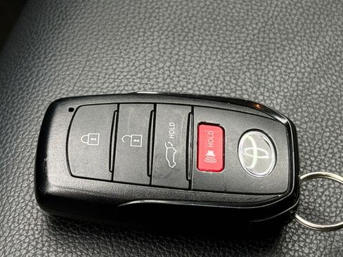 Used 2024 Toyota Highlander XSE FWD image 21