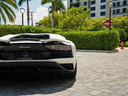 Used 2018 Lamborghini Aventador S image 25